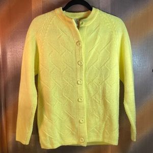 Vintage 70’s yellow acrylic cardigan sweater  Size M 40” chest B8‎